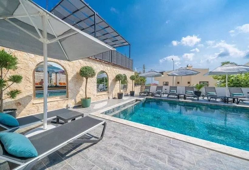 هتل Lupia Suites