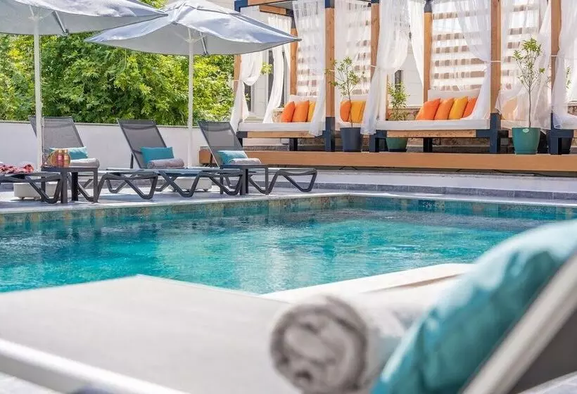هتل Lupia Suites