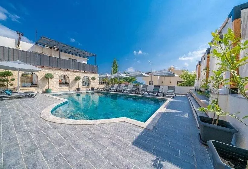 هتل Lupia Suites