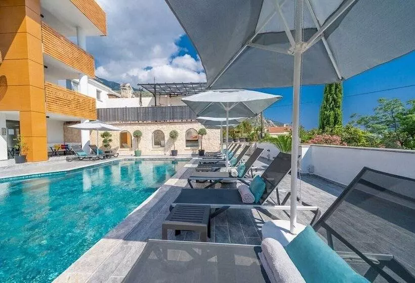 هتل Lupia Suites