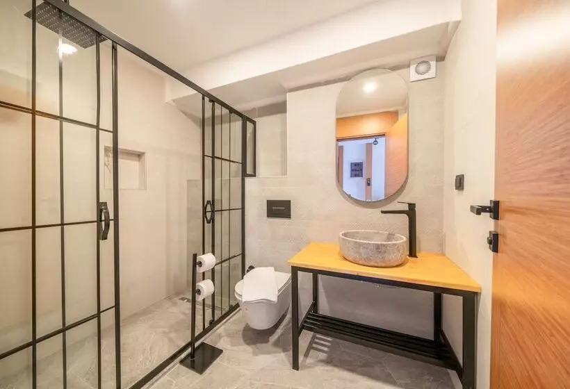 هتل Lupia Suites