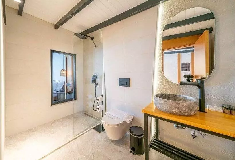هتل Lupia Suites