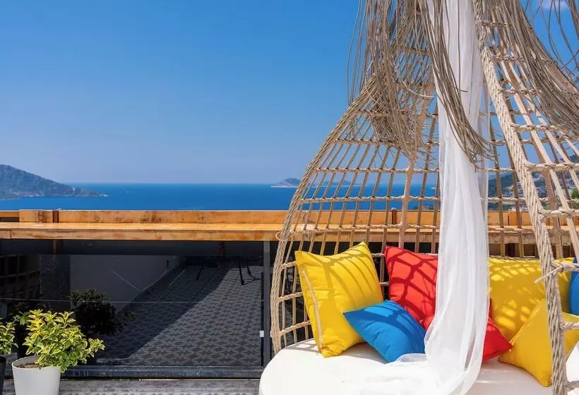 هتل Lupia Suites