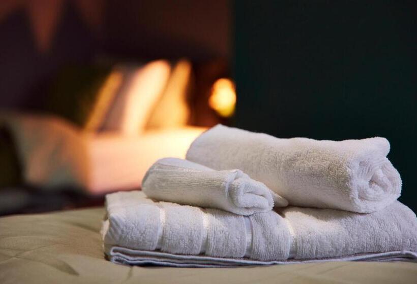 פנסיון Home Away From Home Entire 2 Bedroom House