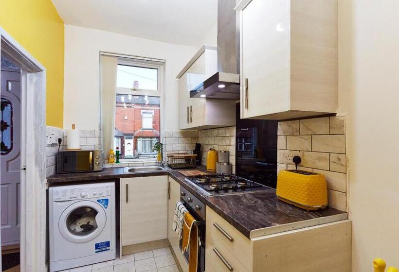 פנסיון Home Away From Home Entire 2 Bedroom House