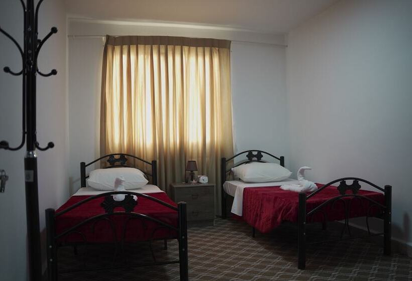 پانسیون Petra Triclinium Home