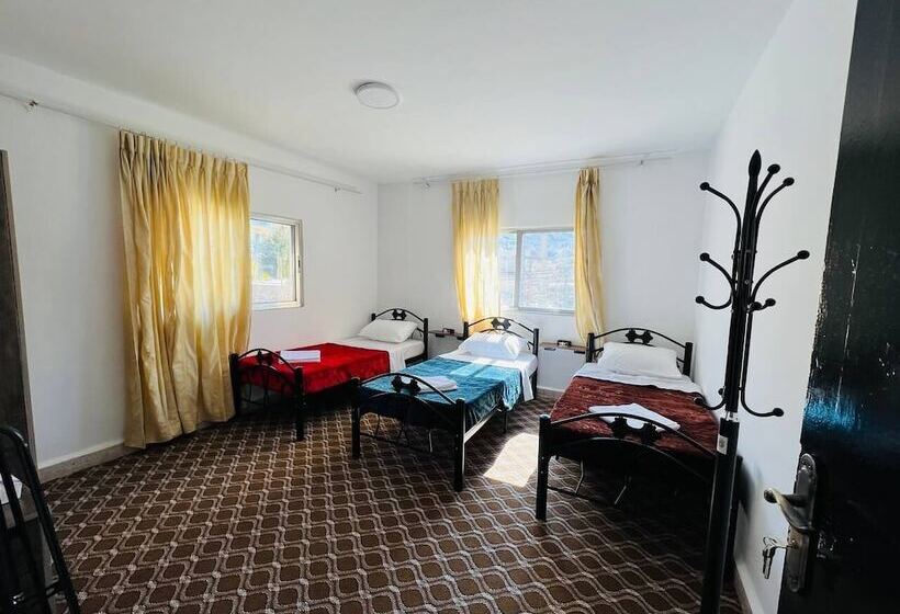 پانسیون Petra Triclinium Home