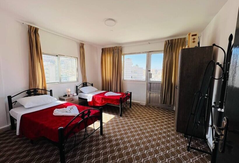 پانسیون Petra Triclinium Home