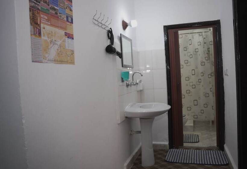 پانسیون Petra Triclinium Home