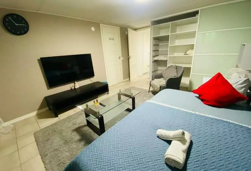 ユースホステル Welcoming Shared Room With Free Parking And Sauna