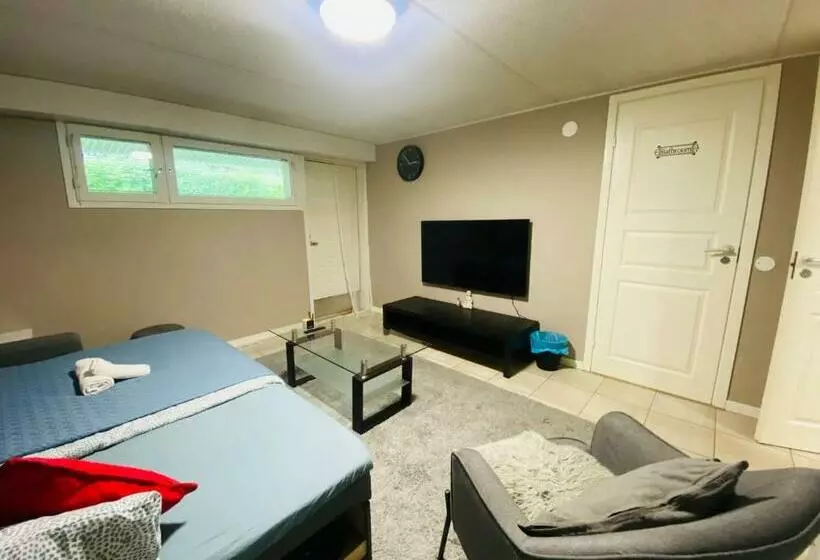 ユースホステル Welcoming Shared Room With Free Parking And Sauna