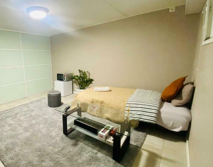 Albergue Welcoming Shared Room With Free Parking And Sauna