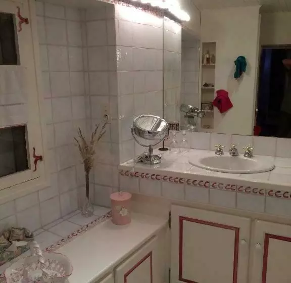 Aamiaismajoitus (B&B) Chambre Thomas