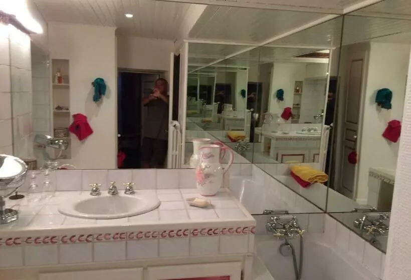 Aamiaismajoitus (B&B) Chambre Thomas