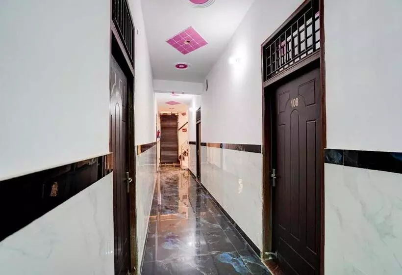 Collection O Hotel Golden Moon