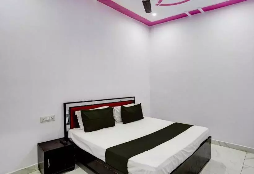 Collection O Hotel Golden Moon