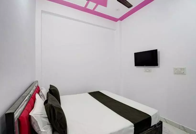 Collection O Hotel Golden Moon