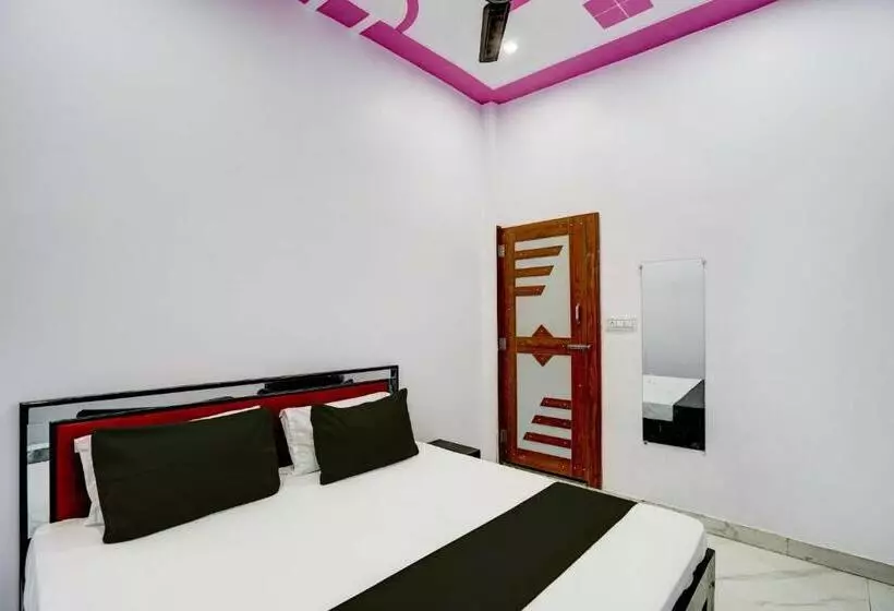 Collection O Hotel Golden Moon