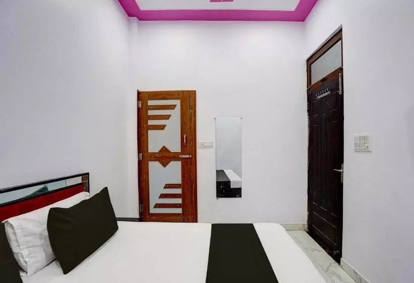 Collection O Hotel Golden Moon