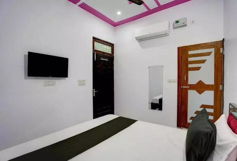 Collection O Hotel Golden Moon