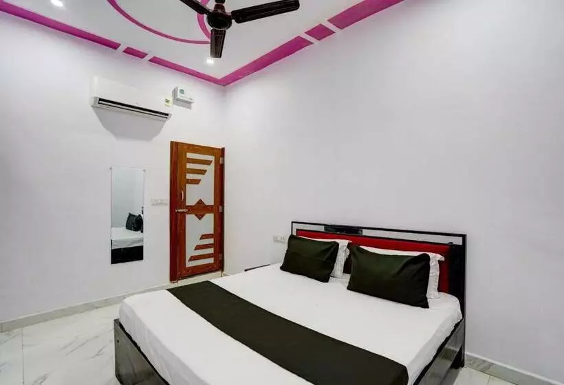 Collection O Hotel Golden Moon
