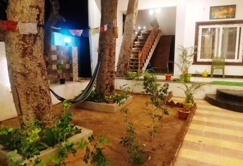 Отель Green Hub Pool Villa With Nature