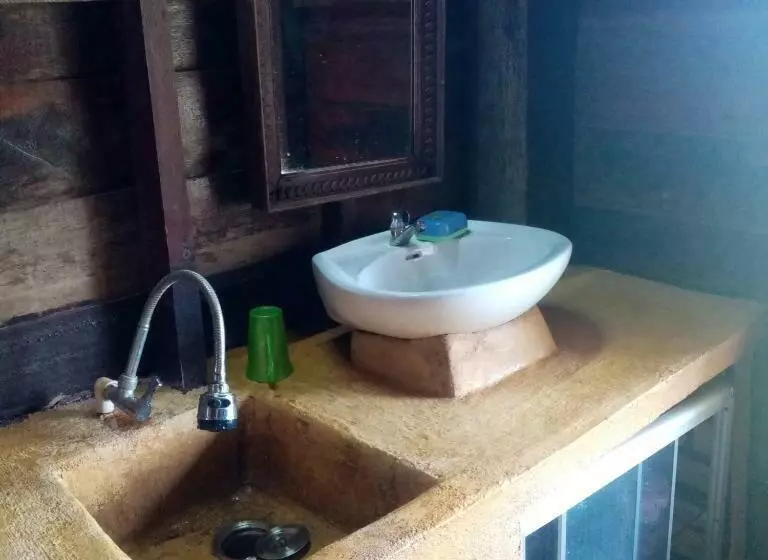 ベッドアンドブレックファースト Quiet Garden View Lodge&trekking