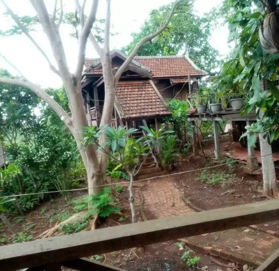 ベッドアンドブレックファースト Quiet Garden View Lodge&trekking