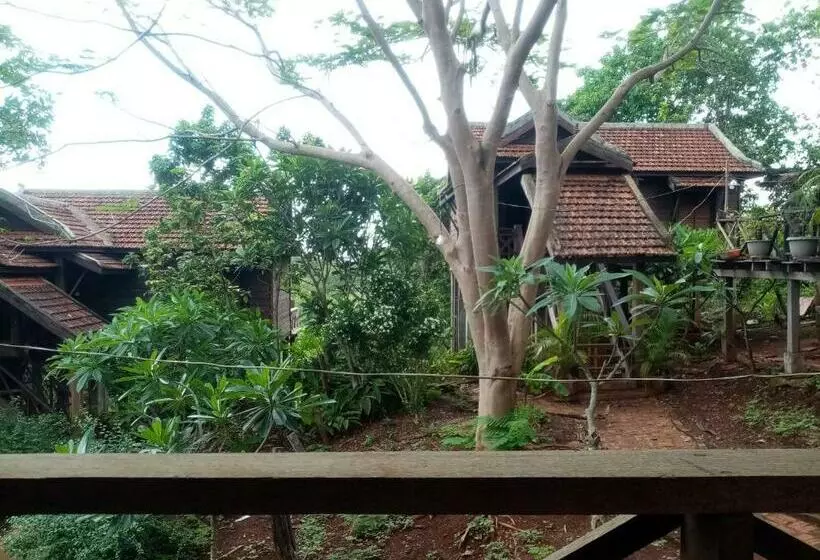 ベッドアンドブレックファースト Quiet Garden View Lodge&trekking
