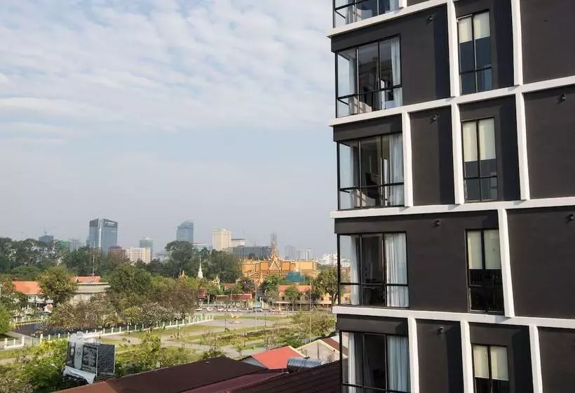 Glow Park Hotel Grand Royal Palace