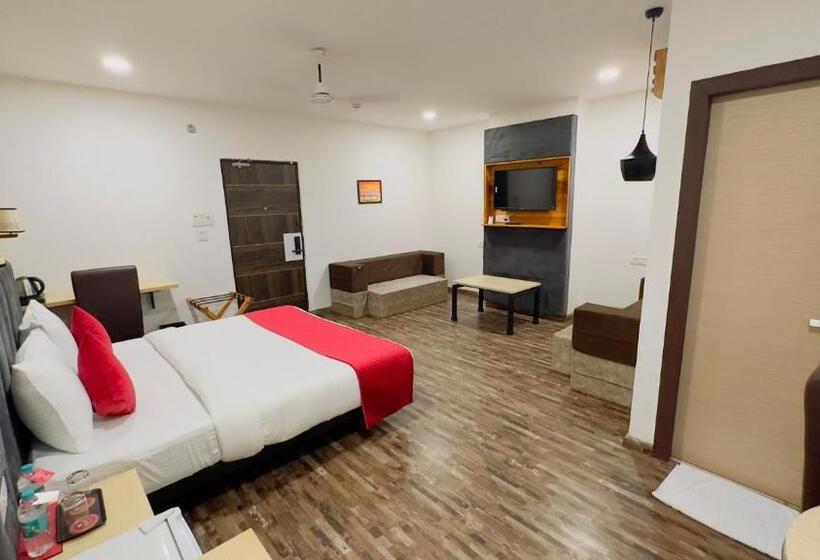 호텔 Xenious Biz Ayaan Residency