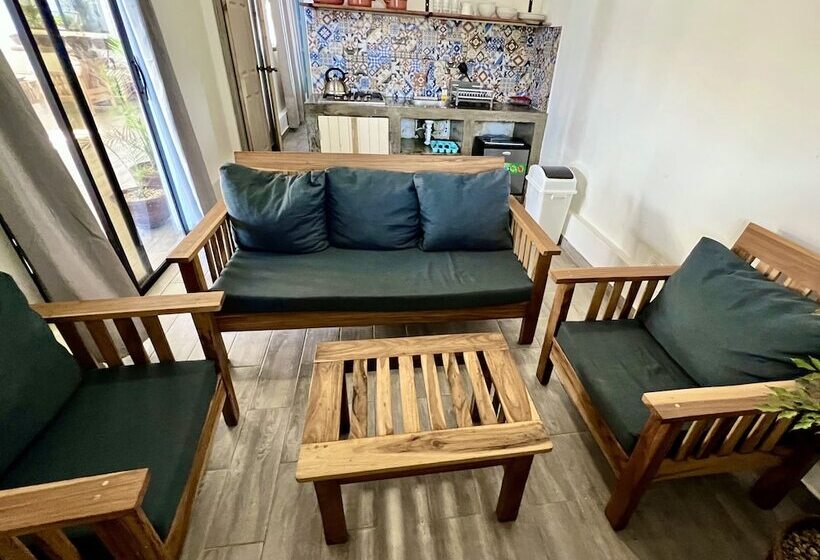 تختخواب و صبحانه Jakes On The Beach