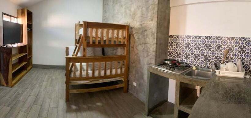 تختخواب و صبحانه Jakes On The Beach