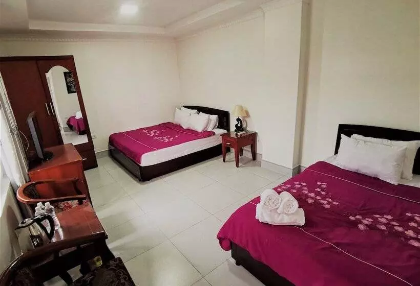 Frontier Hostel & Tours