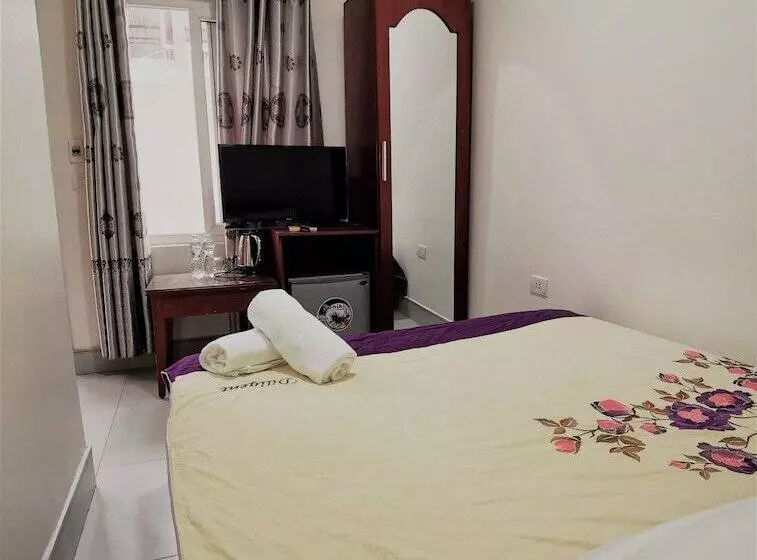 Frontier Hostel & Tours