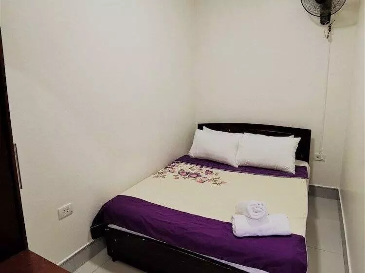 Frontier Hostel & Tours