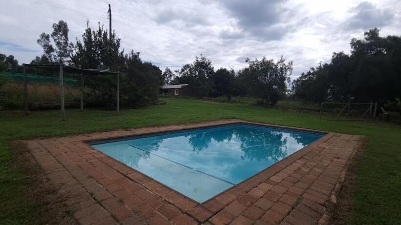 Отель Hollybrooke Adventure Farm