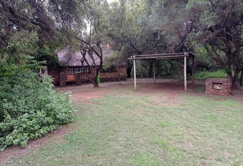 Отель Hollybrooke Adventure Farm