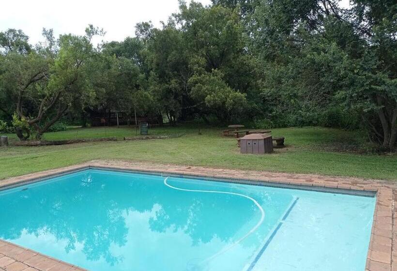 Отель Hollybrooke Adventure Farm