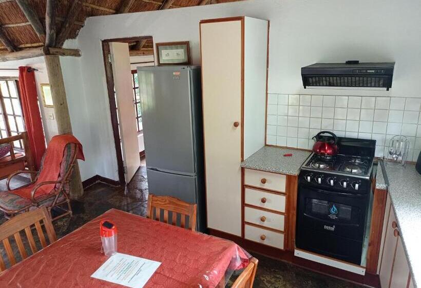 Отель Hollybrooke Adventure Farm