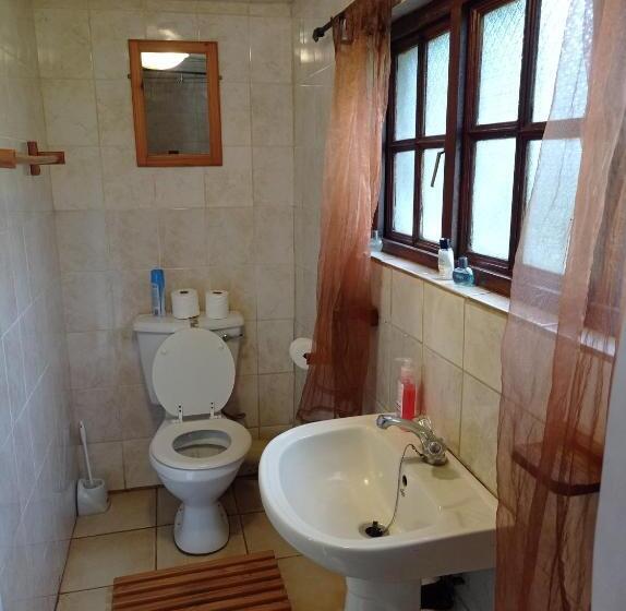 Отель Hollybrooke Adventure Farm