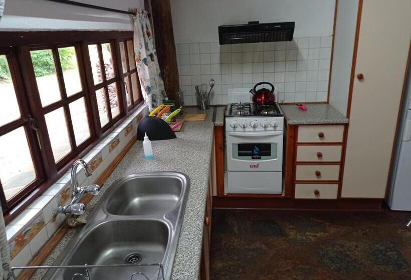 Отель Hollybrooke Adventure Farm