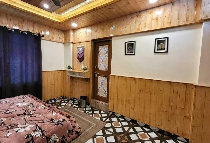 Nirvana By Oztel   Backpacker Hostel