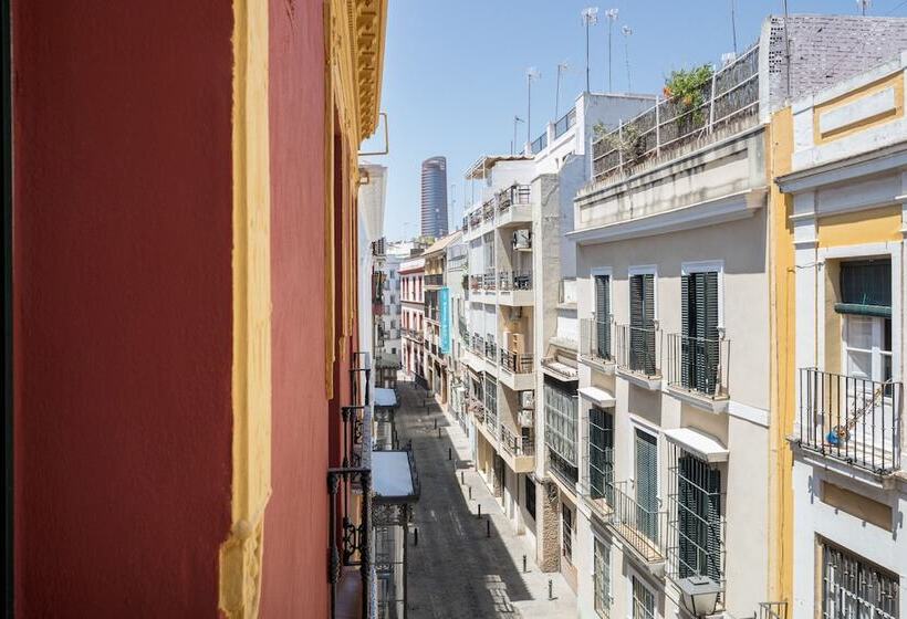 The Honest Hotel & Apartments