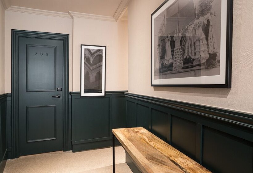 The Honest Hotel & Apartments