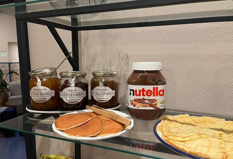 The Honest Hotel & Apartments