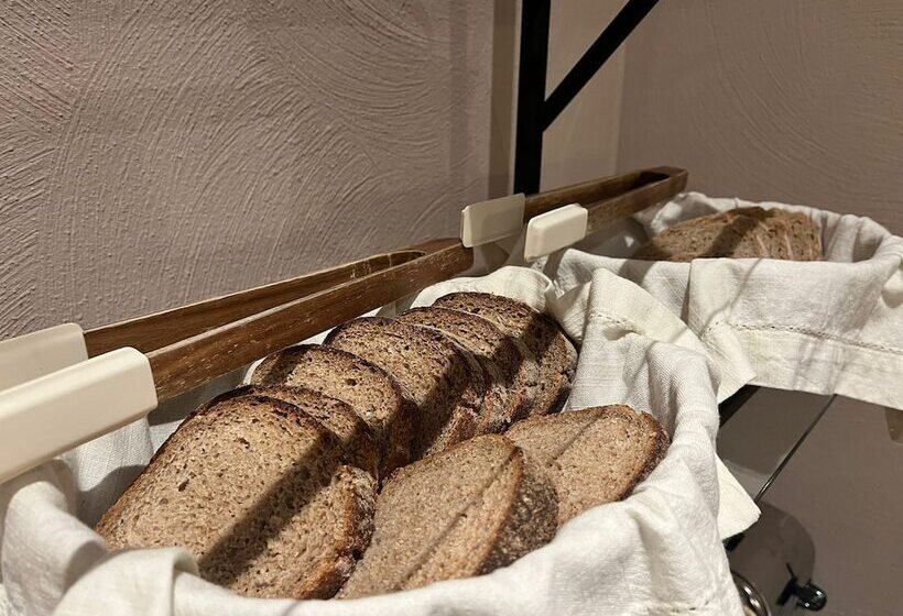 The Honest Hotel & Apartments