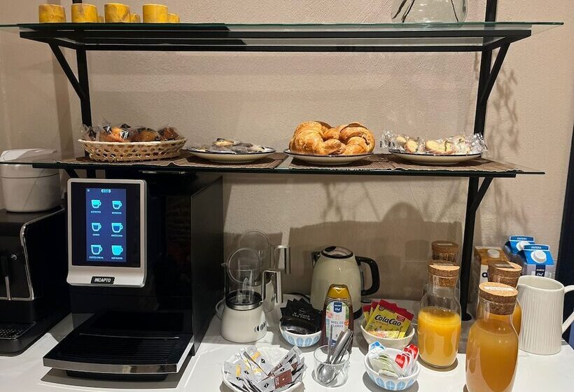 The Honest Hotel & Apartments