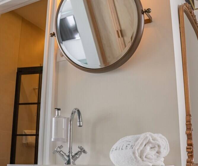 The Honest Hotel & Apartments