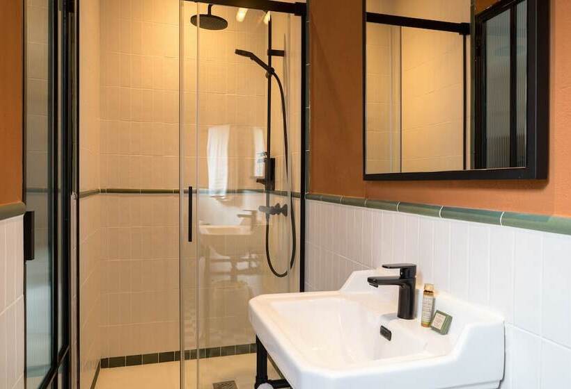 The Honest Hotel & Apartments